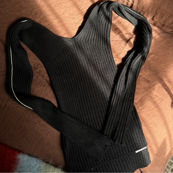 Off the Shoulder Ribbed Knit - Picture 2 of 8